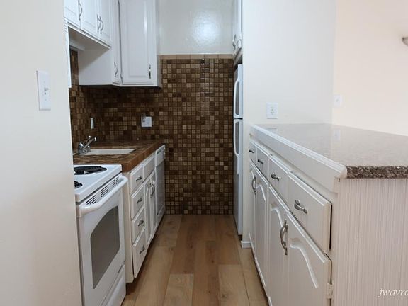 4th image of 2261 Sacramento St #103