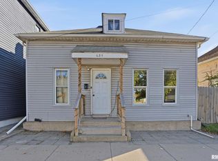 625 N Division St, Davenport, IA 52802