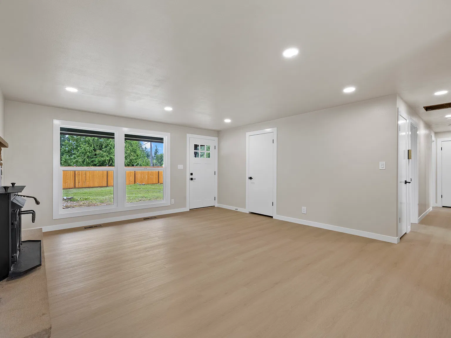 3 bed, 1286 sqft, $3,300 — Photo 3