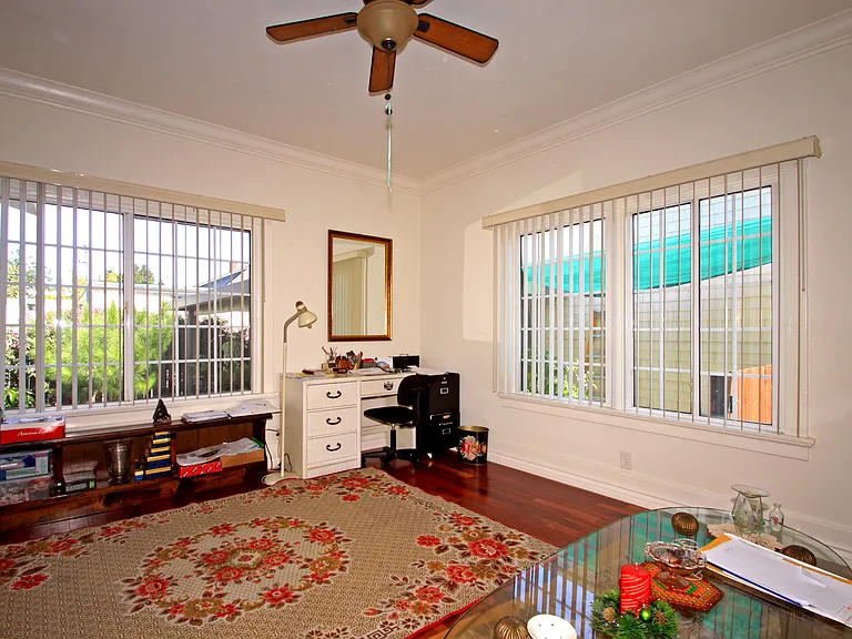 2320 S La Salle Ave — Photo 16