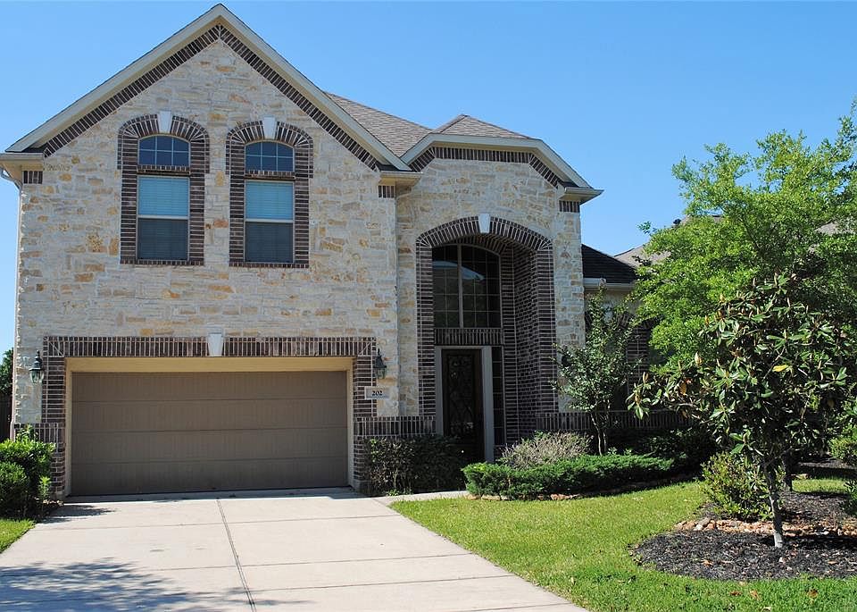 1st image of 202 N Vershire Cir