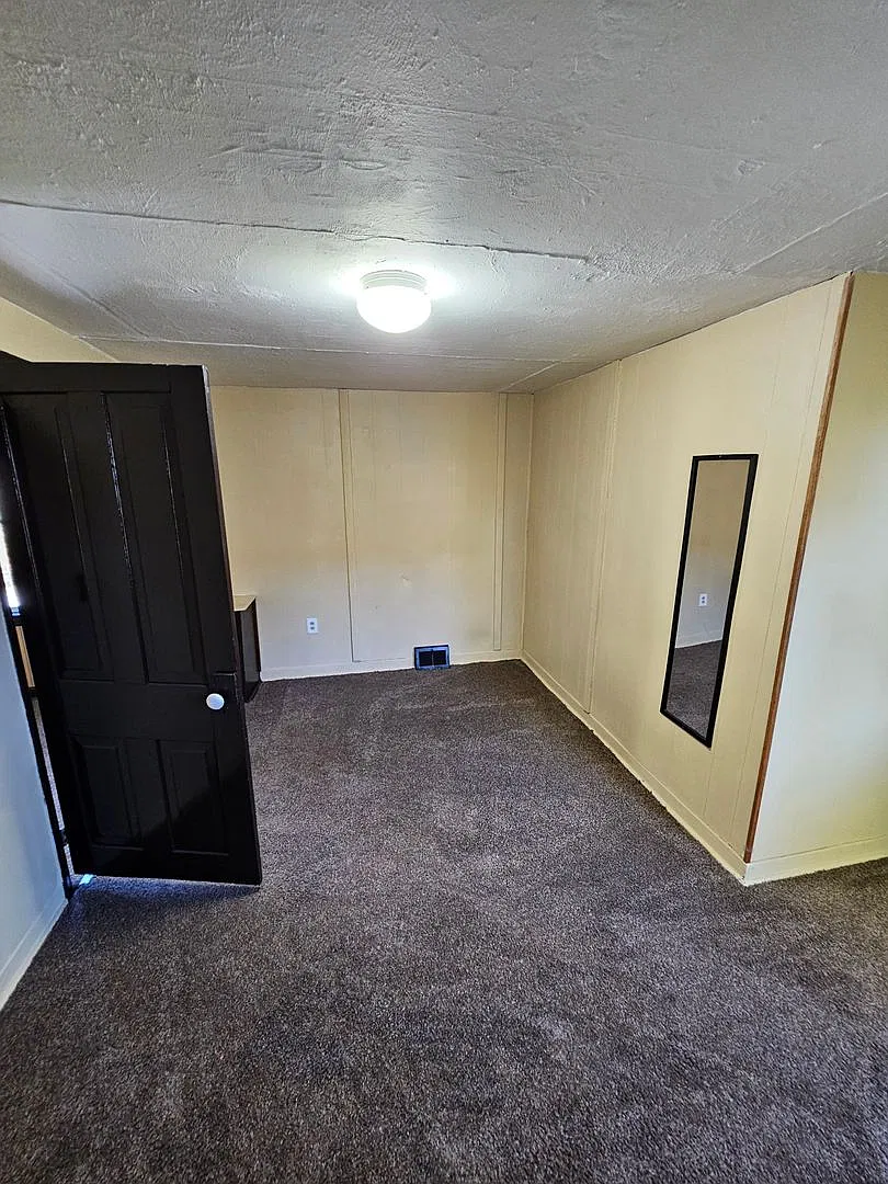 25 Oak Street — Photo 3