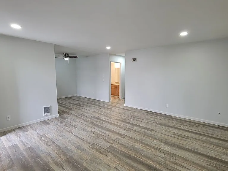 948 S Sunshine Ave S — Photo 2
