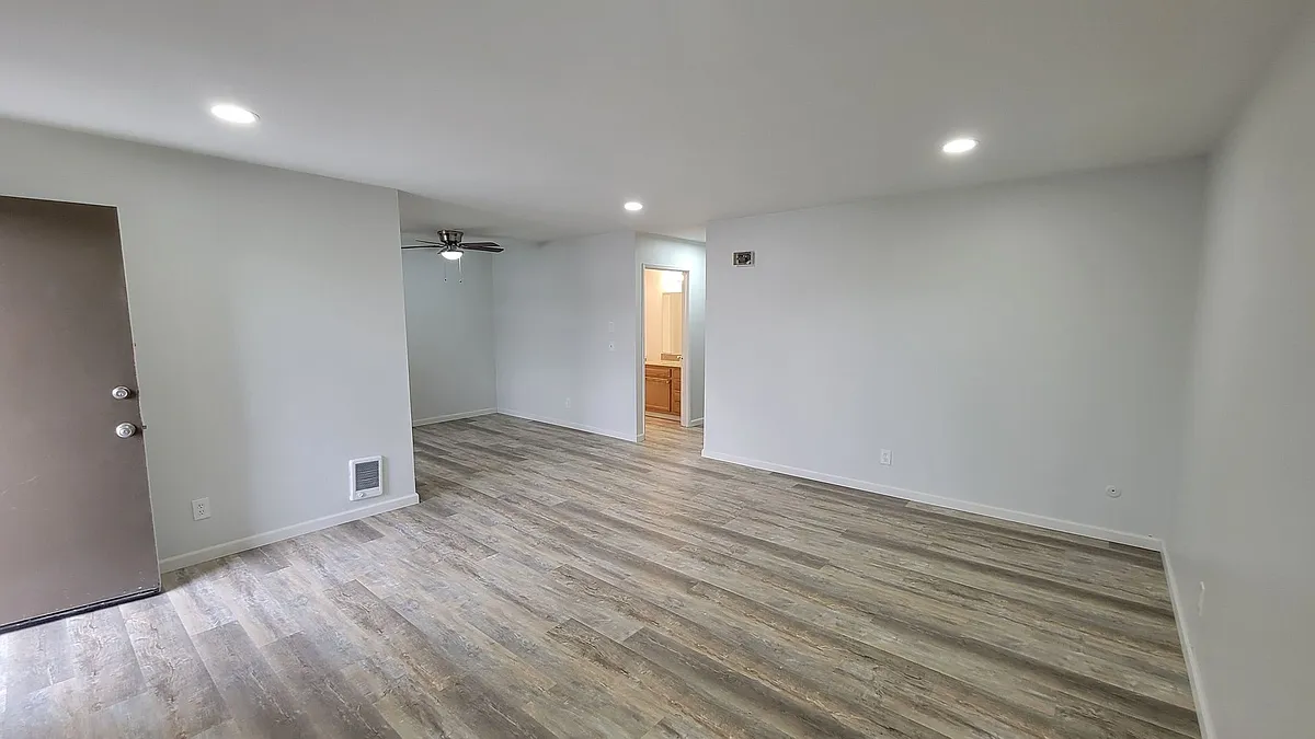 Building Photo - 948 S Sunshine Ave S