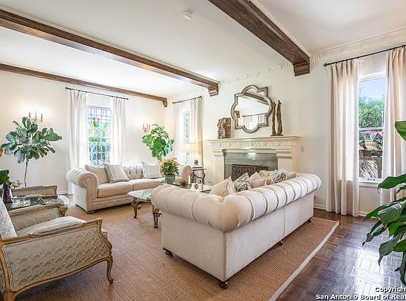 5th image of 211 E Hermosa Dr