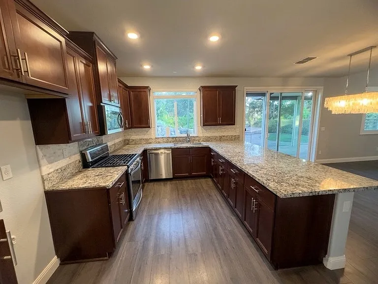233 Vanney Ct — Photo 8