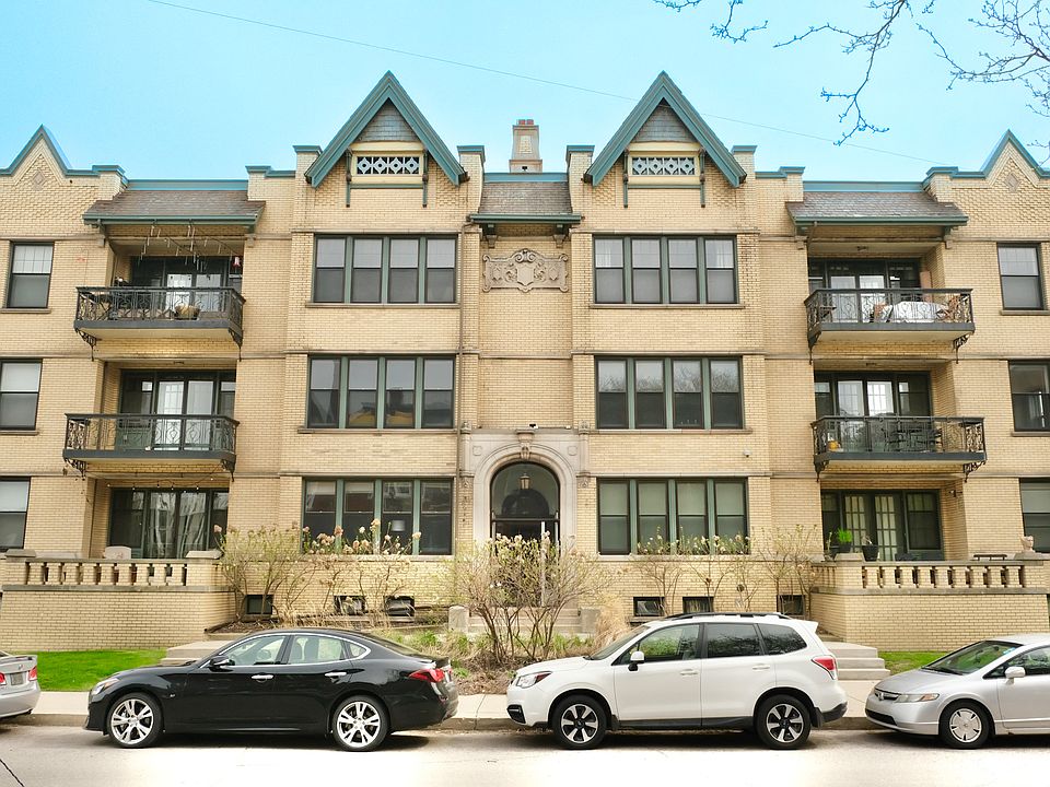 Spacious 2 Bed / 2 Bath Condo in Midtown Detroit Gated Parking, In-Unit Washer/Dryer *FRESHLY PAINTED*