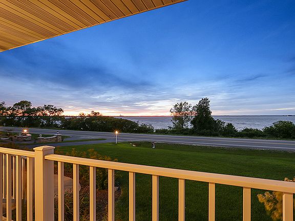 4th image of 2882 Nicolet Dr