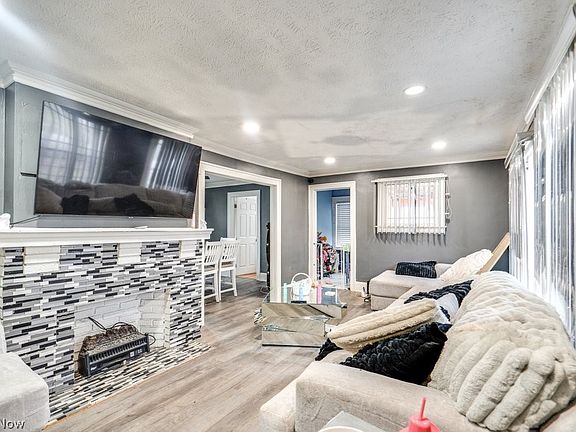 2nd image of 3130 E Overlook Rd