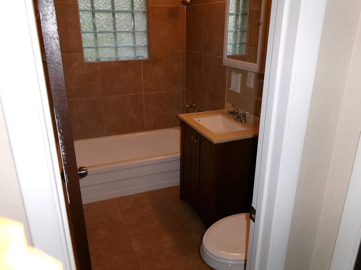 2 bed, 800 sqft, $1,275 — Photo 4