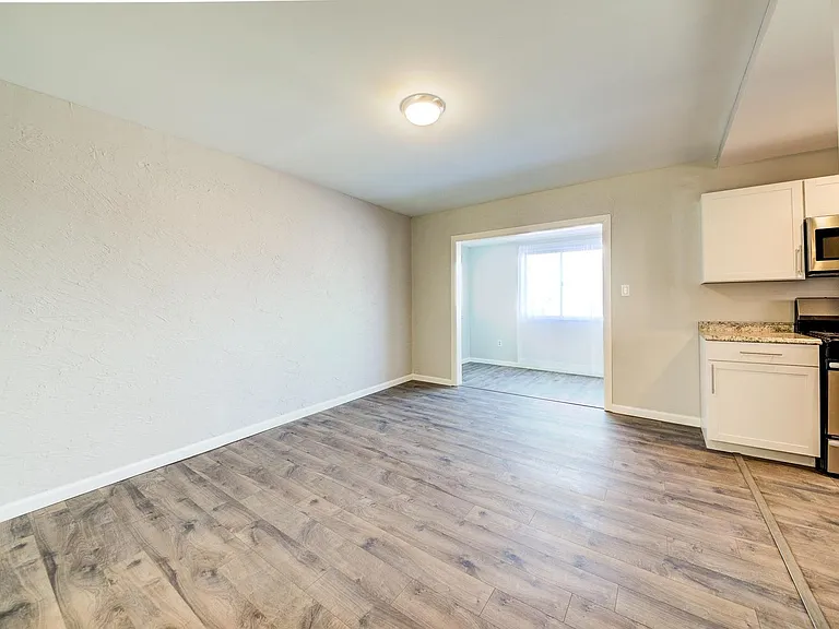 2030 Pioneer Ave — Photo 14