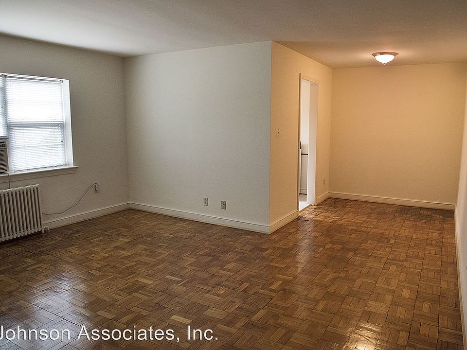 2nd image of 1217 N Courthouse Rd APT 102