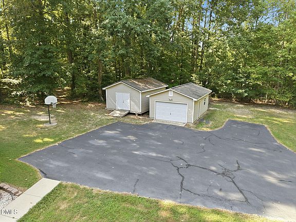 3rd image of 946 Cooke Rd