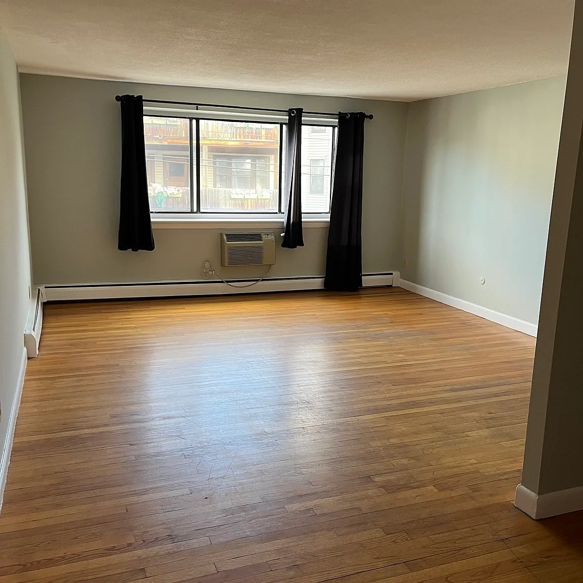 2 bed, 1.0 bath, 900 sqft, $2,650 — Photo 2