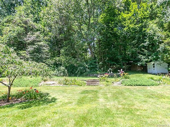 5th image of 27 Christine Dr