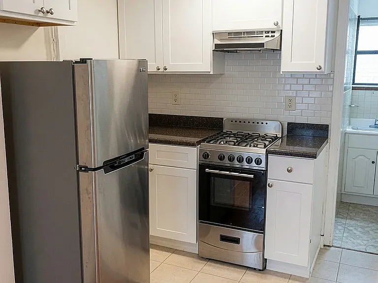200 Allen St #4R — Photo 2