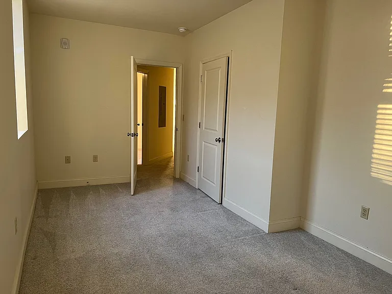 1740 Chestnut St — Photo 36