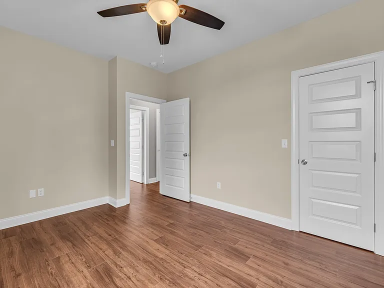 702 Moore St — Photo 9