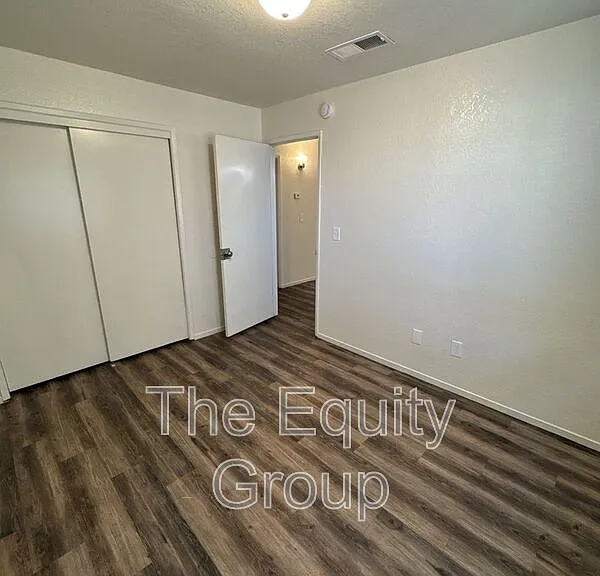 10931 Thompson Dr — Photo 10