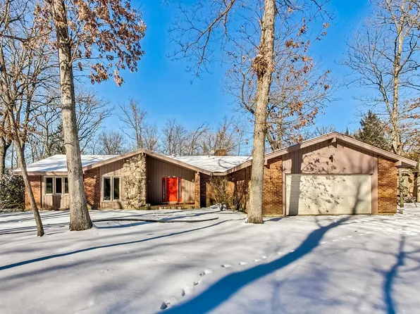 6 Bristol Ct, Lincolnshire, IL 60069