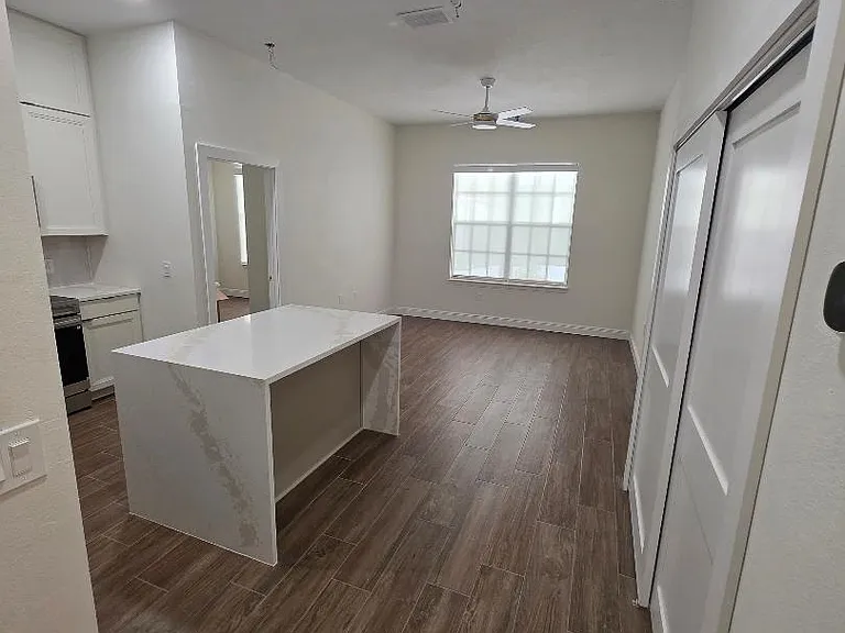 701 Mirror Lake Dr N #105 — Photo 7