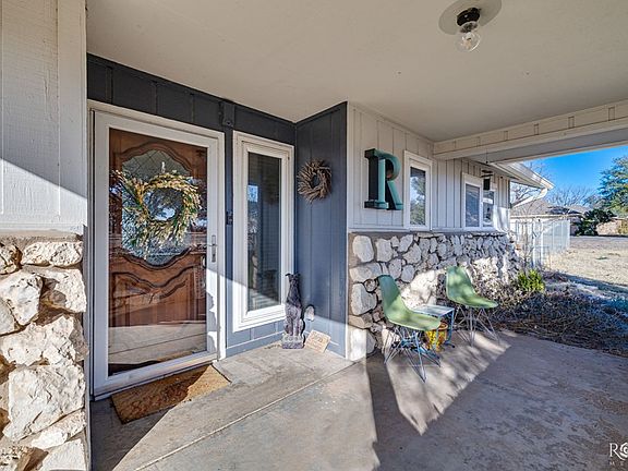 4th image of 60 Loch Lomond Rd