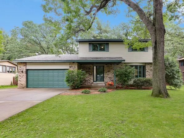 8385 Pleasant View Dr, Mounds View, MN 55112