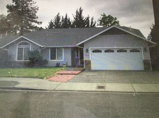 1510 SW Waterstone Dr, Grants Pass, OR 97527