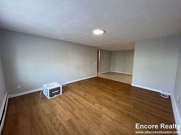 5th image of 224 Babcock St #17