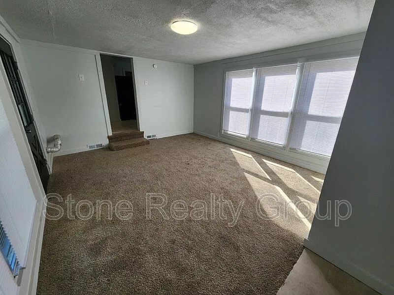 3 bed, 1.0 bath, $1,300 — Photo 3
