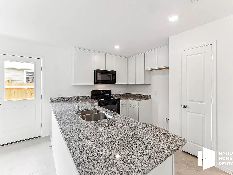 9733 Skyhawk Ave