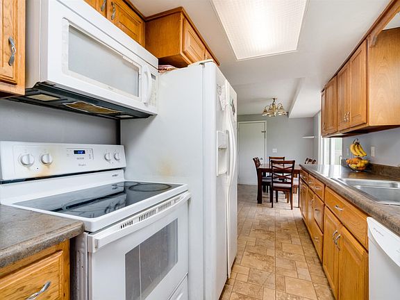 3rd image of 8428 Harwick Ct