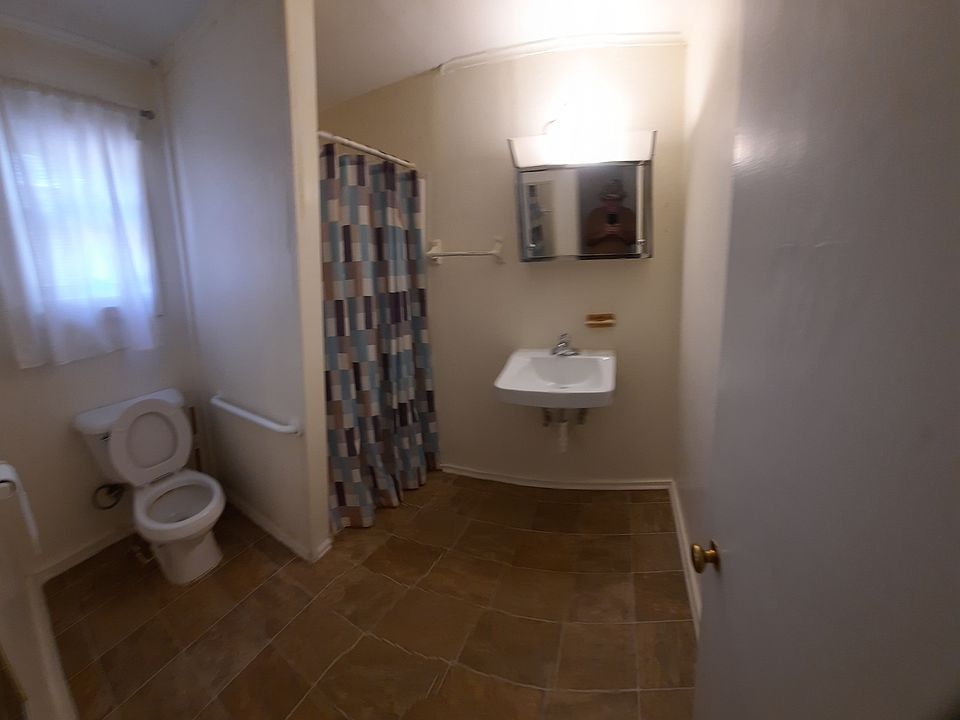 1st image of 105 Oak St #3