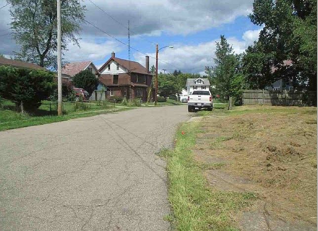 2nd image of 2430 Fletcher Ave NE