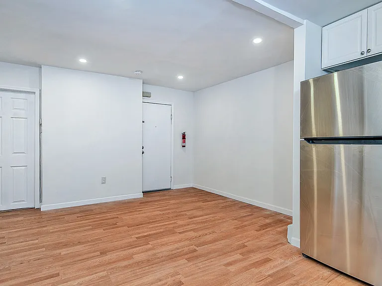 176 McWhorter St #1 — Photo 7