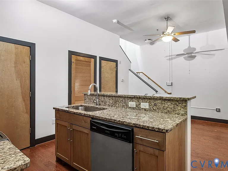 306 E Grace St #204 — Photo 6