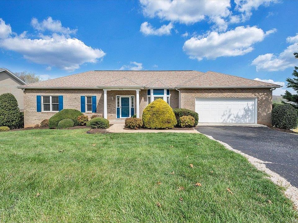 1st image of 1114 8th Fairway Ln