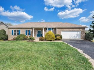 1114 8th Fairway Ln, Huddleston, VA 24104