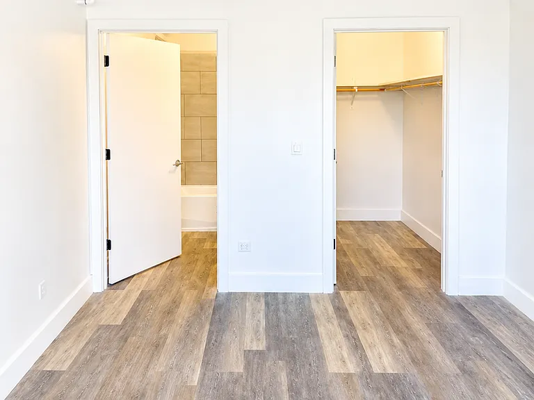 460 Coventry Ln — Photo 15