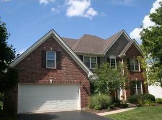 140 Derby Glen Dr, Glen Ellyn, IL