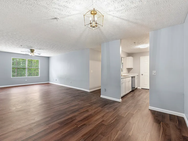 3247 Fairington Dr — Photo 7
