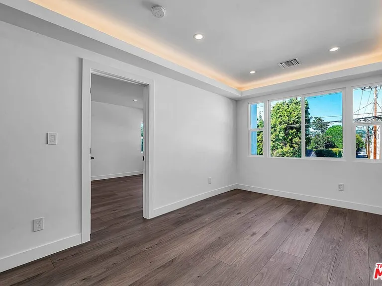 9345 W Olympic Blvd — Photo 16