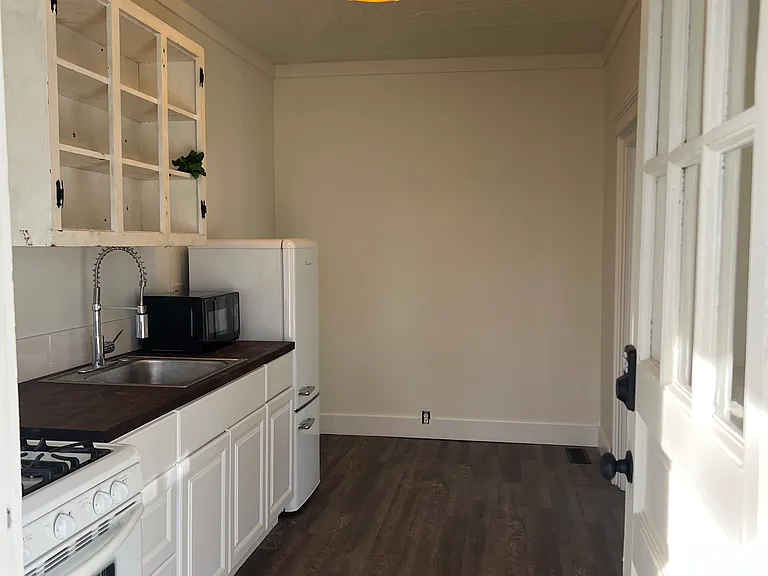 108 3rd Ave — Photo 16