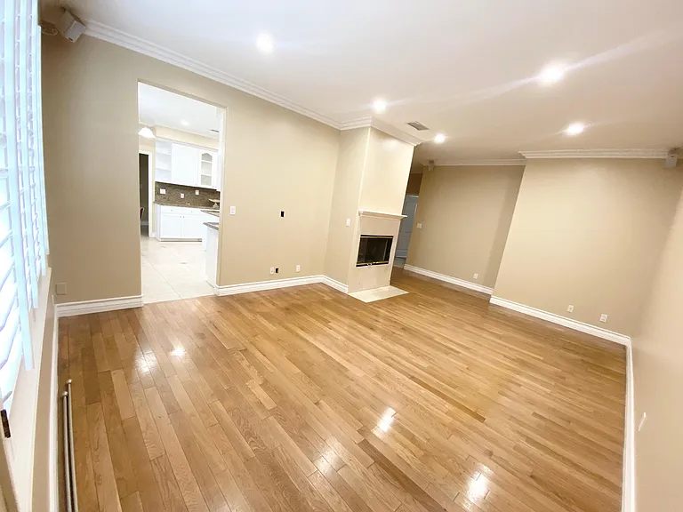 5960 Topeka Dr — Photo 8