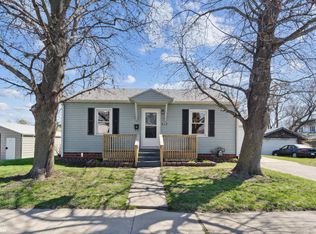717 N 3rd Ave E, Newton, IA 50208
