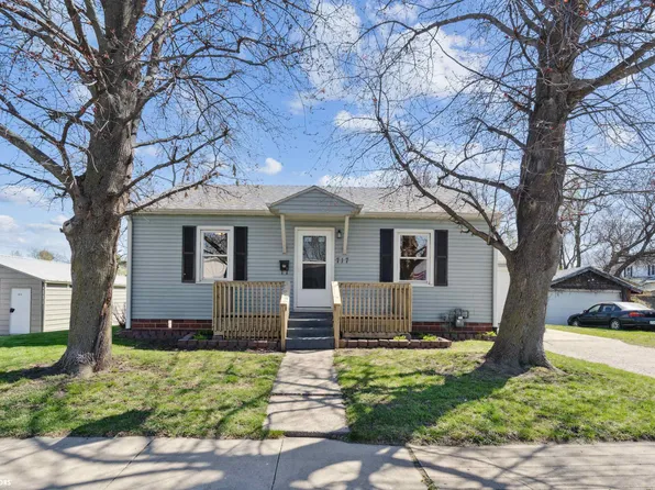 717 N 3rd Ave E, Newton, IA 50208