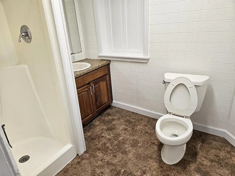 125 N Summit St #1 — Photo 10