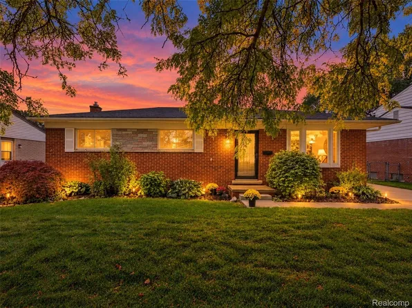 2310 Camilla Dr, Troy, MI 48083