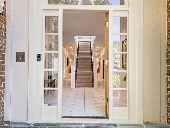 2nd image of 10012 Chartwell Manor Ct