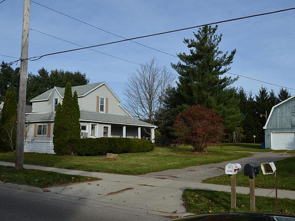 3rd image of 187 Pine St
